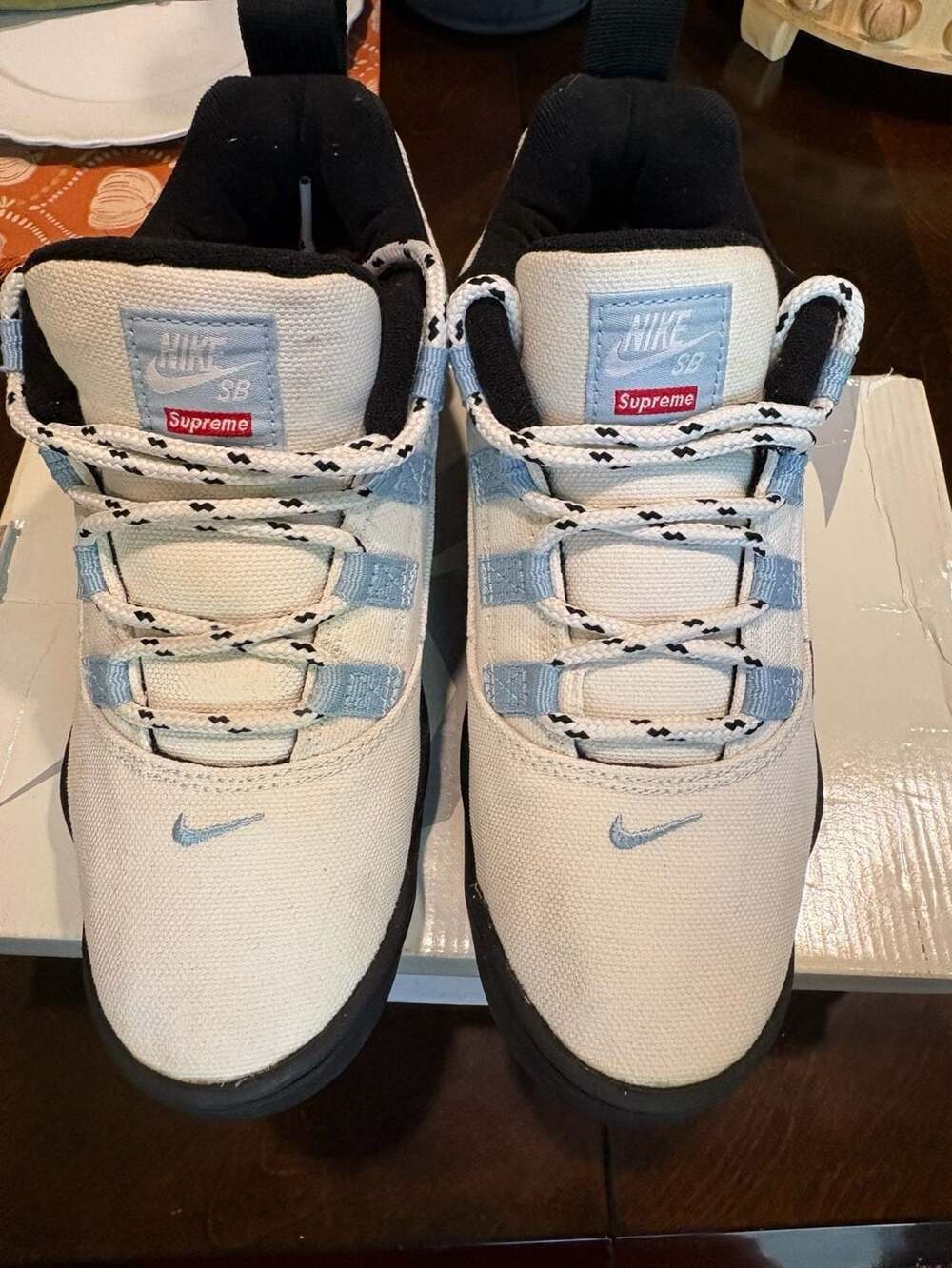 Supreme x Nike SB Darwin Low Sail FQ3000-100